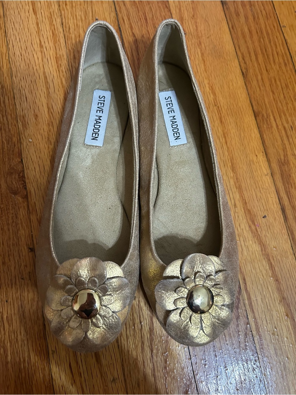 Steve Madden Gold Metallic Ballet Flat With Flower Size 8.5